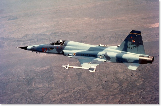 800px-Northrop_F-5E_(Tail_No