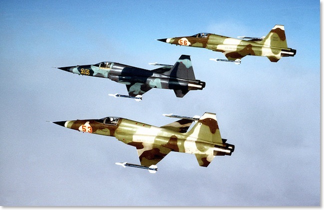 800px-Three_F-5E_Tiger_II_from_527th_Tactical_Fighter_Training_Aggressor_Squadron