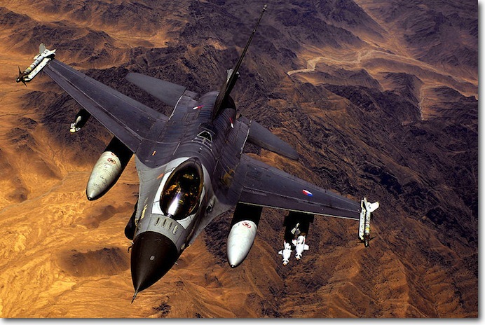 800px-Dutch_F-16